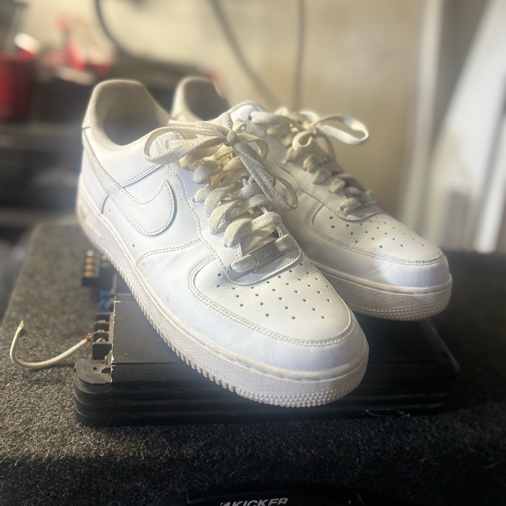 Nike White Sneakers Classic Low-Top Design